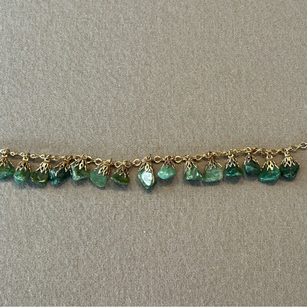 Vintage Green Agate Stone Bracelet set in Gold Tone. - Picture 3 of 3